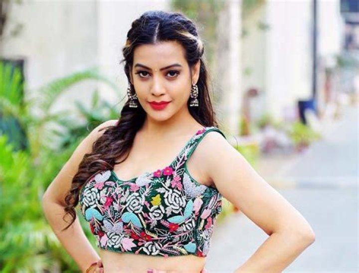 Diksha Panth Height, Weight, Net Worth, Age, Birthday, Wikipedia, Who, Instagram, Biography