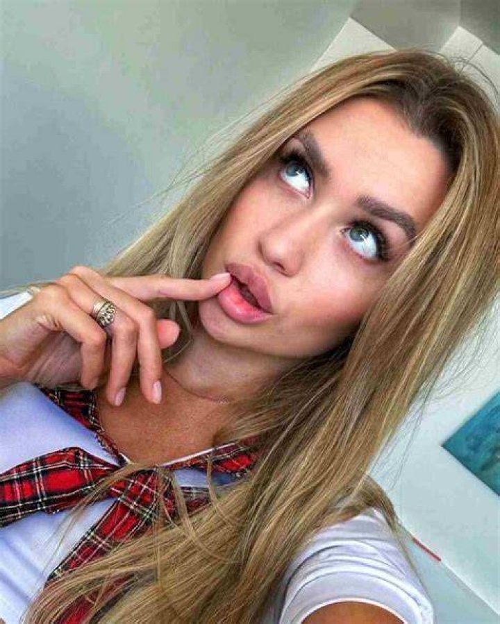 
Hanna Verhees Height, Weight, Net Worth, Age, Birthday, Wikipedia, Who, Nationality, Biography 