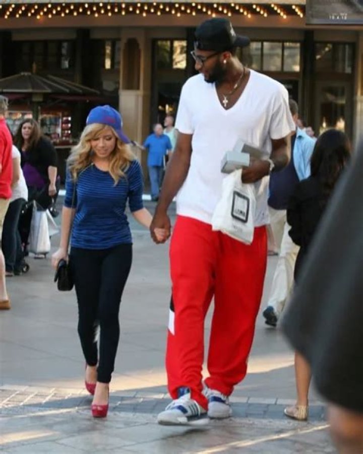 
Is Andre Drummond Married to Wife? Is he dating a girlfriend? 