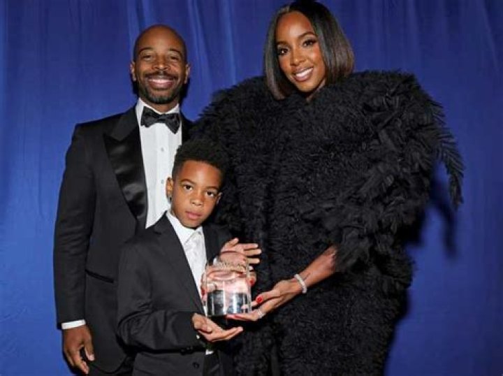 
Is Kelly Rowland Married? Know Kelly Rowland Net Worth, Age, Height, Songs, Family, And Bio 