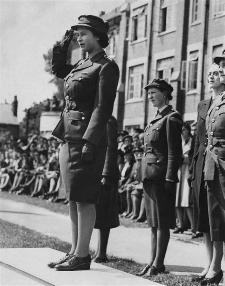 
Queen Elizabeth II, Britain’s Longest-Reigning Monarch, Dead at 96 