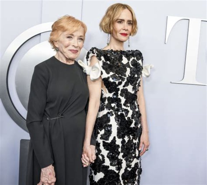 
The Untold Truth of Sarah Paulson’s Wife – Holland Taylor 